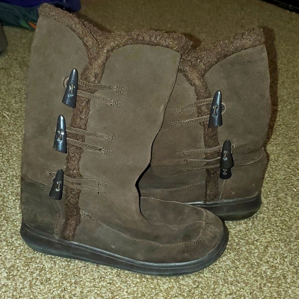 Rocket Dog brown sude boots with fuzzy lining